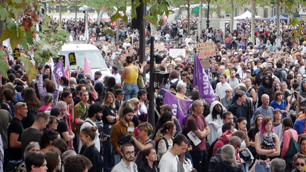 Paris'te silah yasası protestosu: Binlerce kişi sokakta