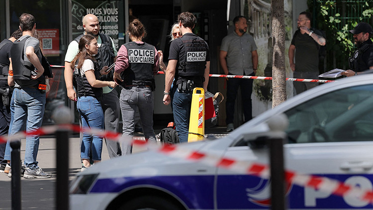 Paris'te Bıçaklı Saldırı: Polis Anında Müdahale Etti