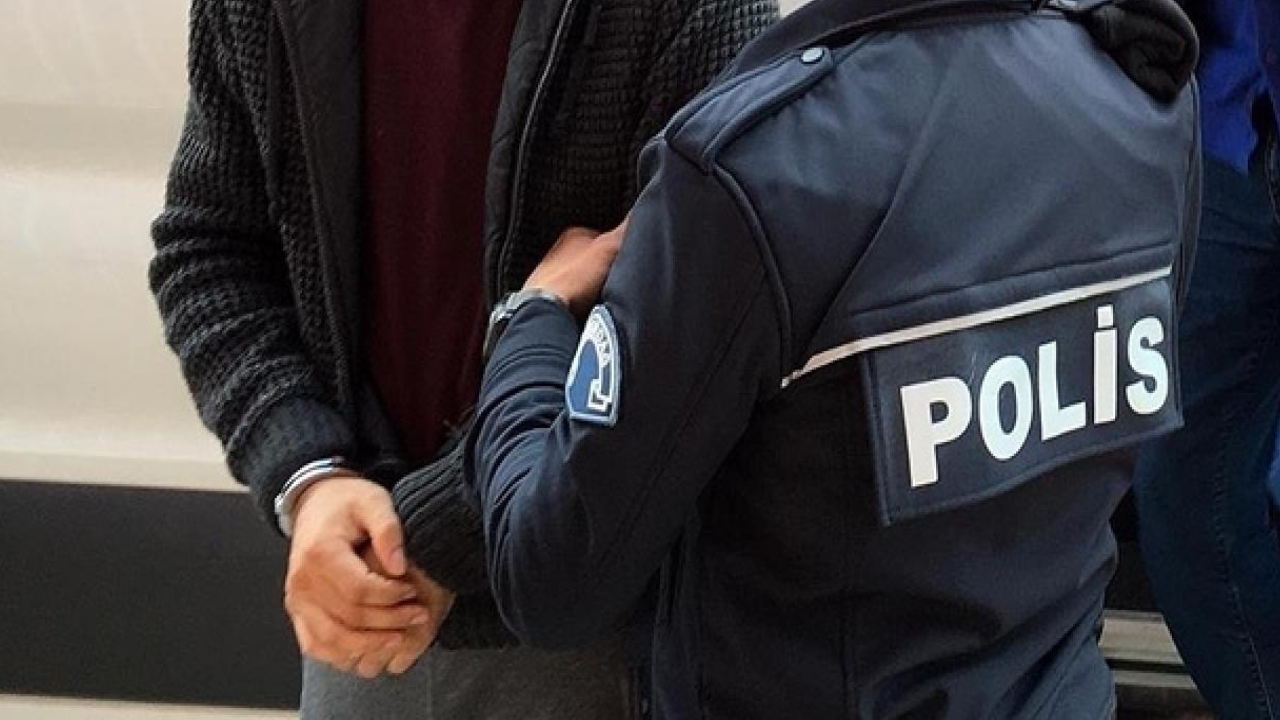 Parkta uyuşturucu satarken yakalanan sanığa 10 yıl hapis