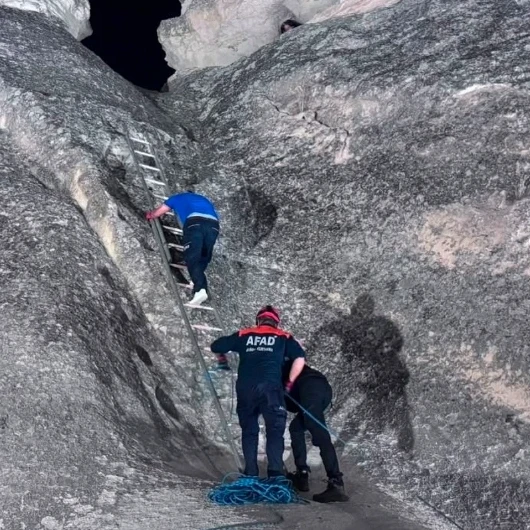 Paşabağları'nda Fotoğraf Çekme Azmi: Turist Peribacasından AFAD'la İndi
