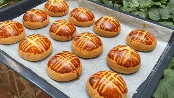 Pastane lezzetini evde hazırlayın: Ekşi kremalı Karaköy poğaçası tarifi