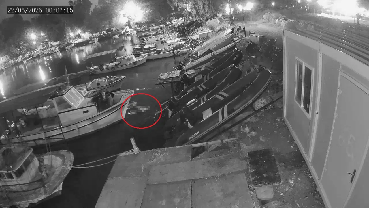 Payas'ta denize düşen adamın çırpınarak can verdiği anlar kamerada