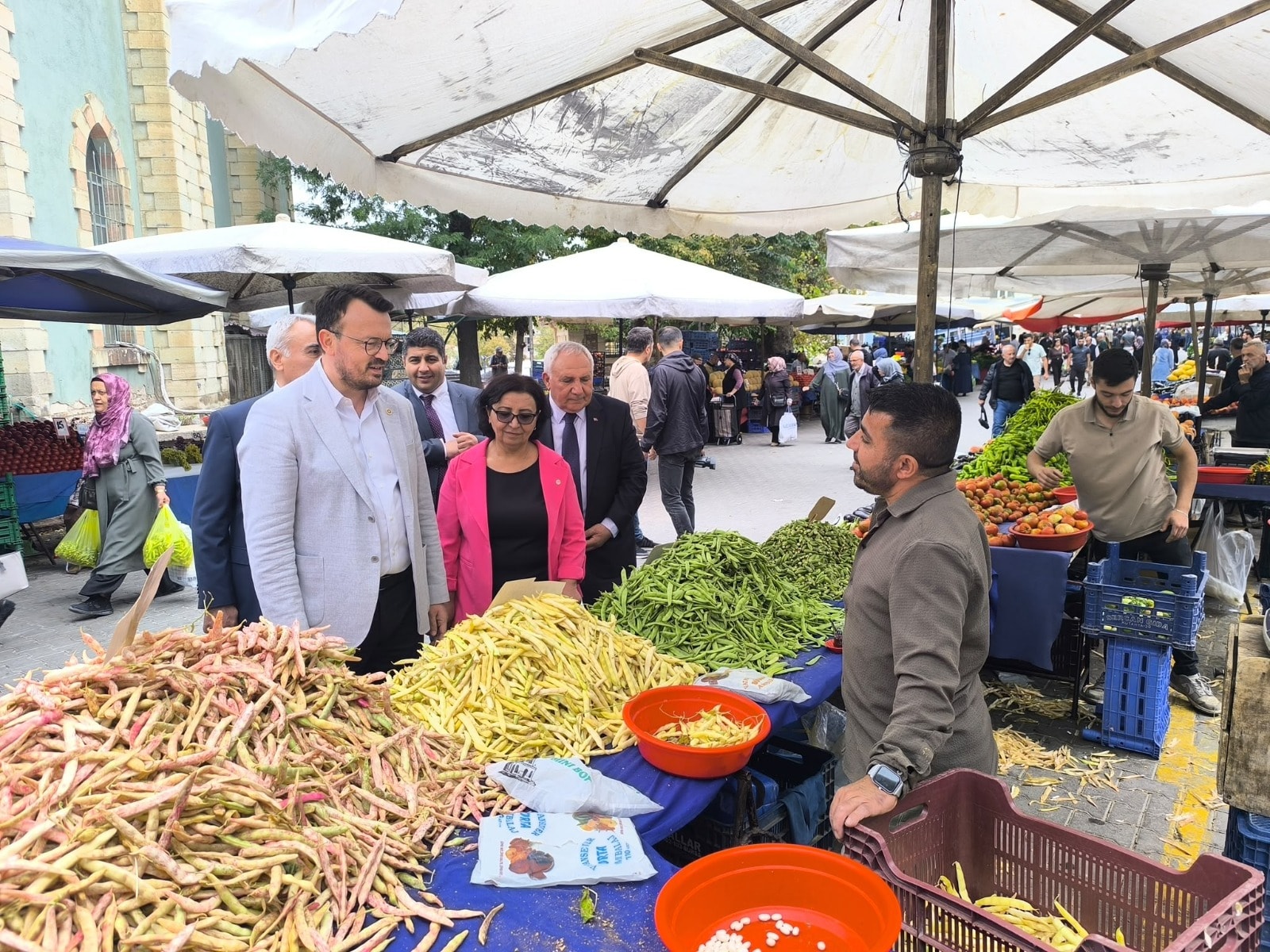 Pazarda Geçim İsyanı: "Karnım Aç Yolu Ne Yapayım
