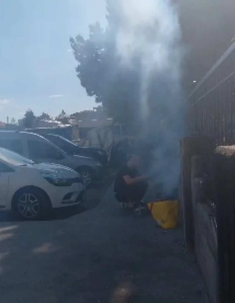 Pendik'te Kaldırımda Mangal Yapanlara Polis Ceza Kesti