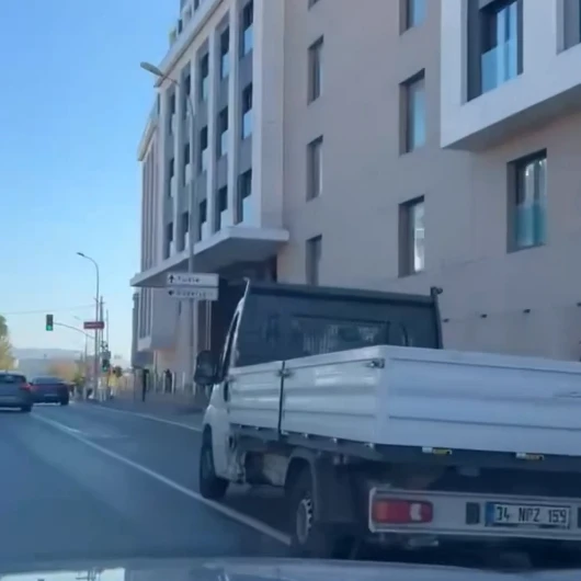 Pendik'te Trafikte Maganda Dehşeti: Direksiyonu Kırıp Saldırdı