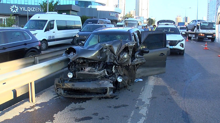 Pendik’te zincirleme kaza: 2 yaralı, trafikte yoğunluk