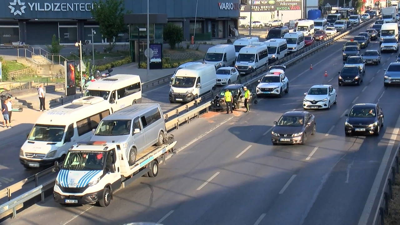Pendik'te Zincirleme Kaza: 2 Yaralı Hastaneye Kaldırıldı