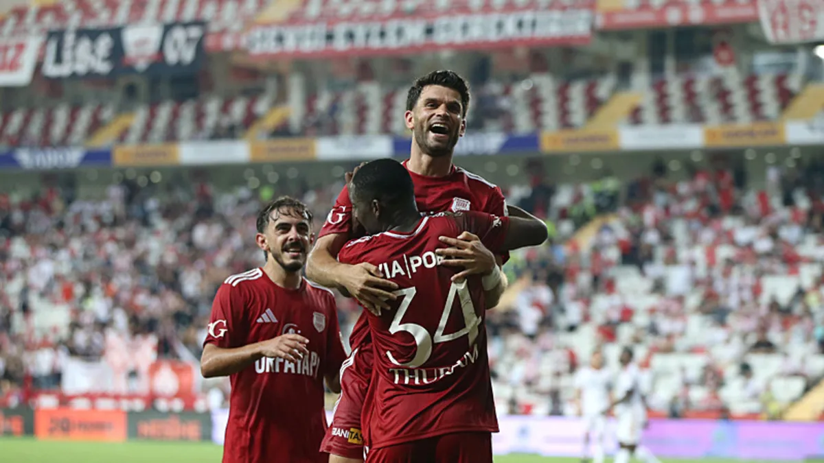 Pendikspor, Antalyaspor'u 3-2 Yenerek İlk Galibiyetini Aldı