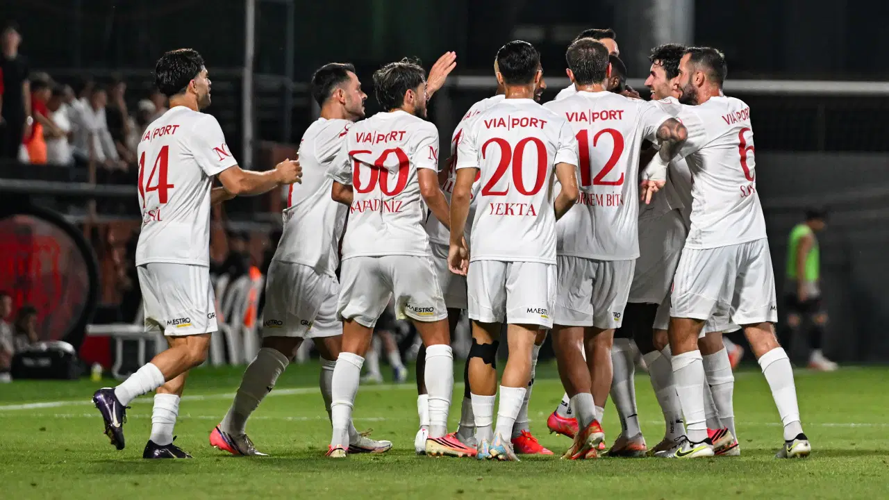 Pendikspor, 10 kişi kalan Batman Petrolspor'dan puanı son anda kurtardı