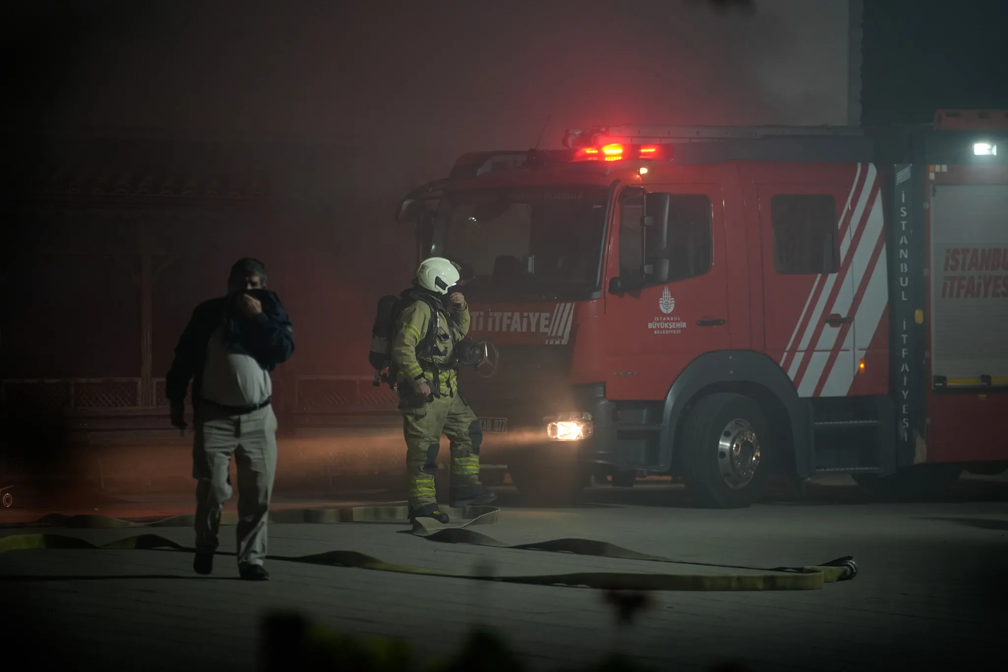 Pendik'te Cami Yangını: Velibaba Yeni Camii'nde Paniğe Neden Olan Alevler Söndürüldü