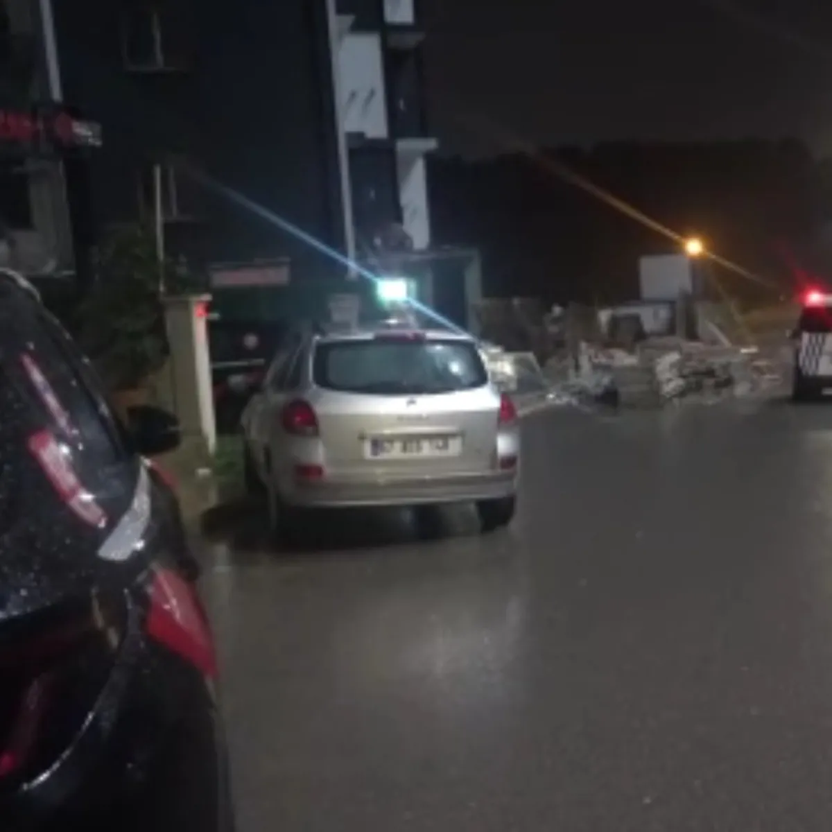 Pendik'te Sağanak ve İnşaat Kaynaklı Çökme: Bina Tahliye Edildi