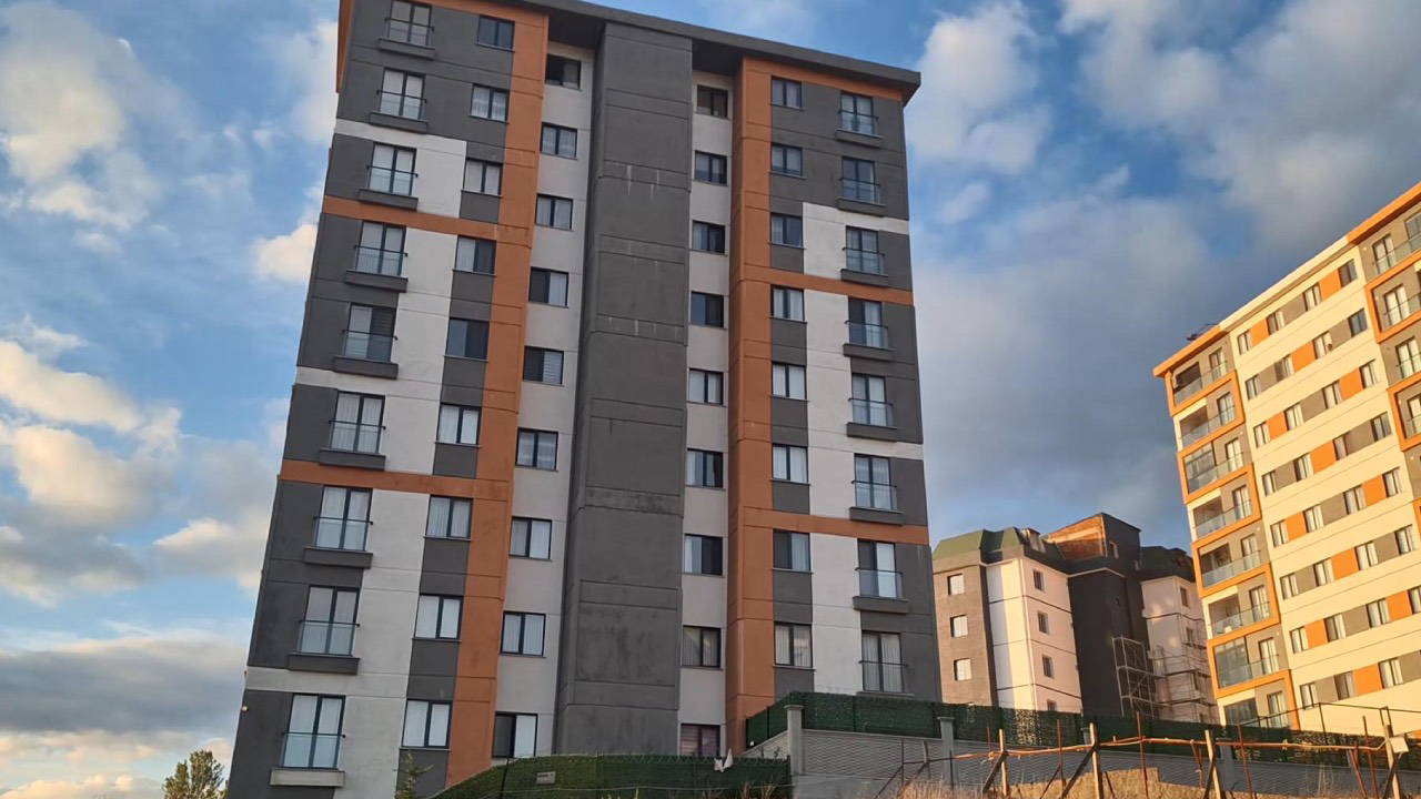 Pendik'te Toprak Kayması: 9 Katlı Apartman Tahliye Edildi