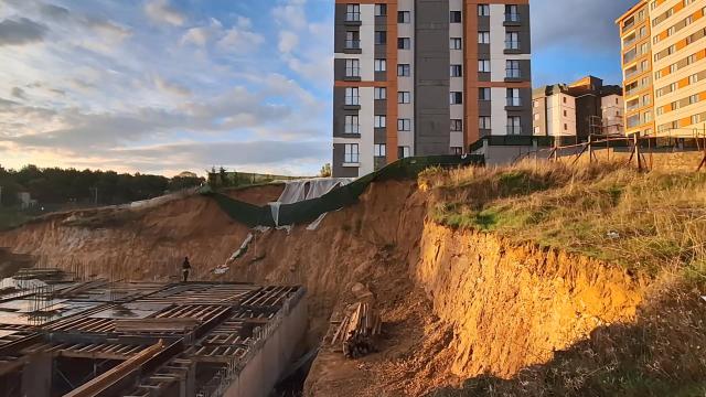 Pendik'te Toprak Kayması: 9 Katlı Bina Tahliye Edildi