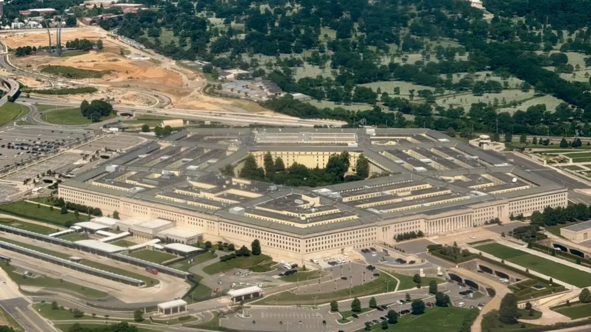 Pentagon'da tehlikeli madde alarmı: Acil ekipler sevk edildi