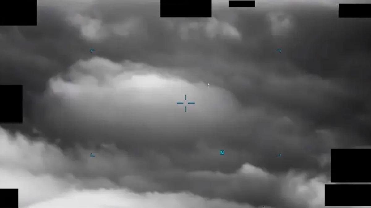 Pentagon'un UFO arşivleri: Askeri uçaklar bile takip edemiyor