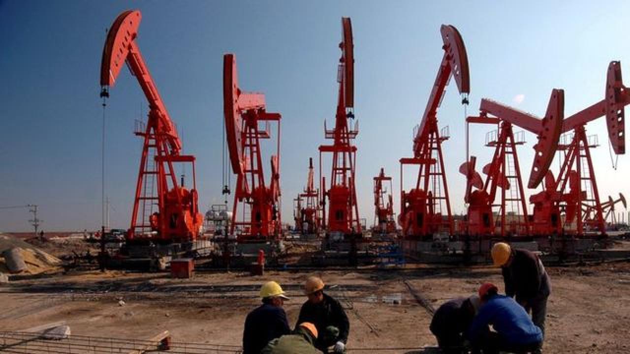 Petrol, Çin'in Yakıt İhracatını Kısıtlaması ve ABD Askeri Hazırlığıyla Yükseldi