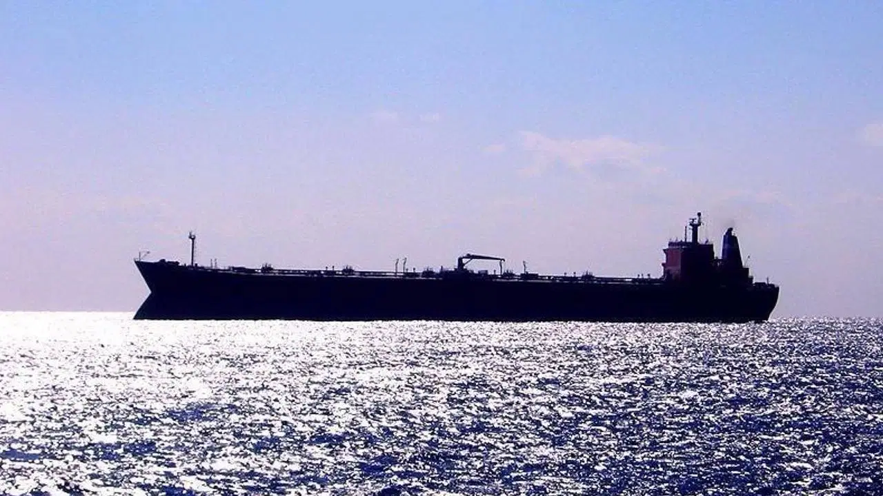Petrol yüklemeleri durduruldu: Karadeniz'de tanker saldırısı