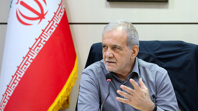 Pezeşkiyan: Hamaney'le İletişim Kurmak Şu An Çok Zor