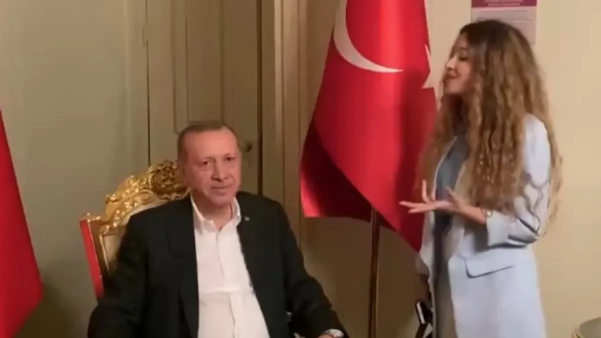 Pınar Sürer, Cumhurbaşkanı Erdoğan'a 'Gönül Dağı'nı söyledi