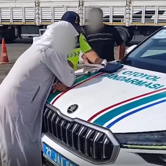 Plakadaki 'L' Harfini Siyah Bantla Değiştiren Sürücüye 140 Bin TL Ceza