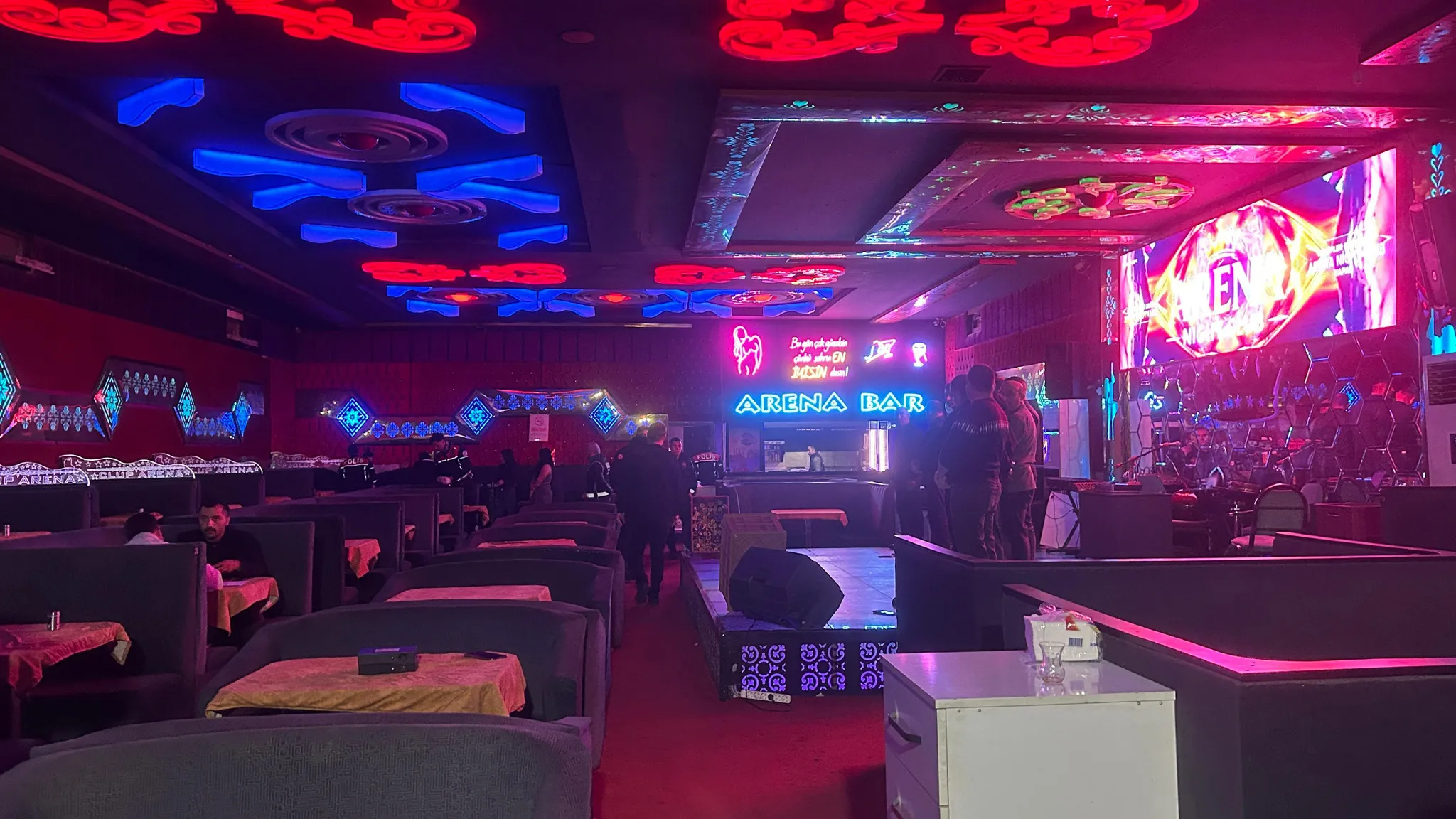 Polatlı'da Eğlence Mekanlarına Eş Zamanlı Operasyon: 68 Gözaltı