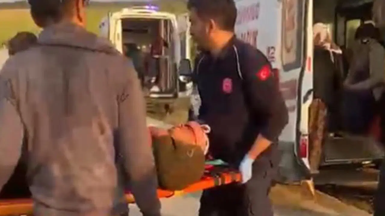 Polatlı'da tarım işçilerini taşıyan minibüs devrildi: 1 ağır 4 yaralı