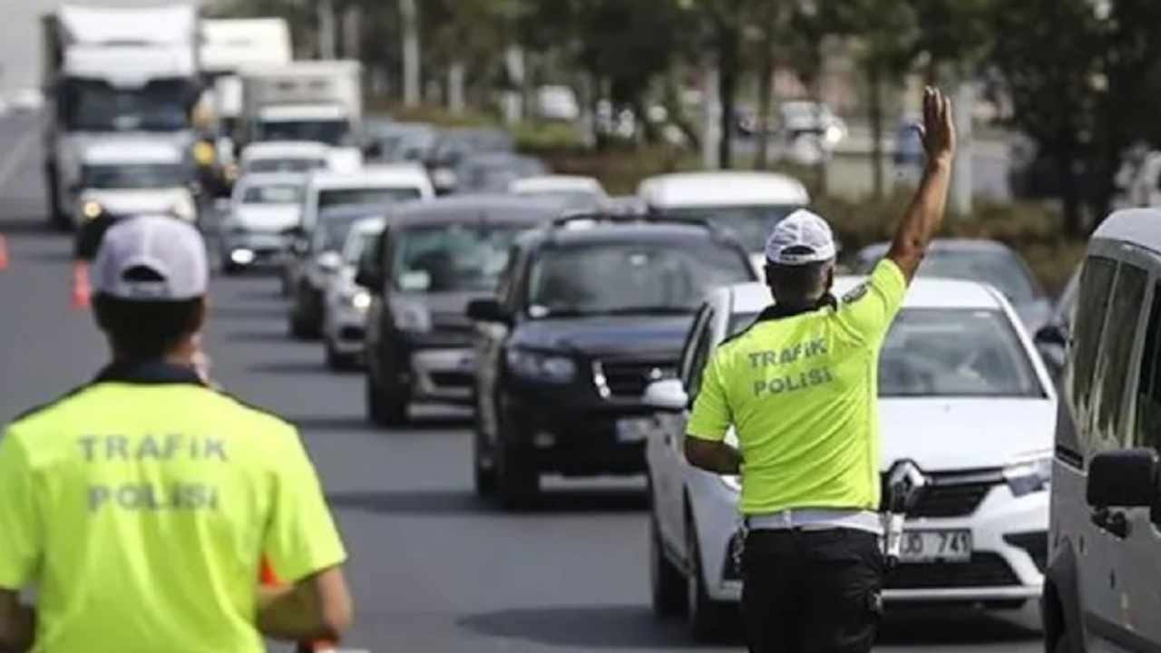 Polis 81 ilde çevirmeye başladı: Aracında olmayan sürücüye ceza kesilecek