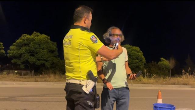 Polise selam vermek için duran sürücü 3.28 promil alkollü çıktı
