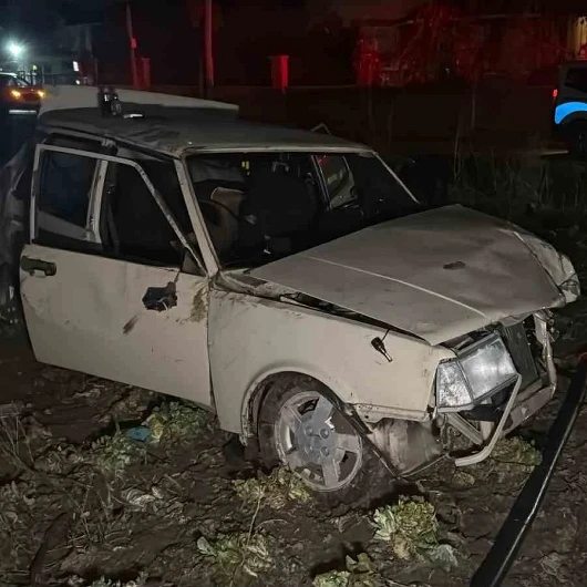 Polisin 'dur' ihtarına uymayan otomobil tarlaya yuvarlandı: 1 yaralı