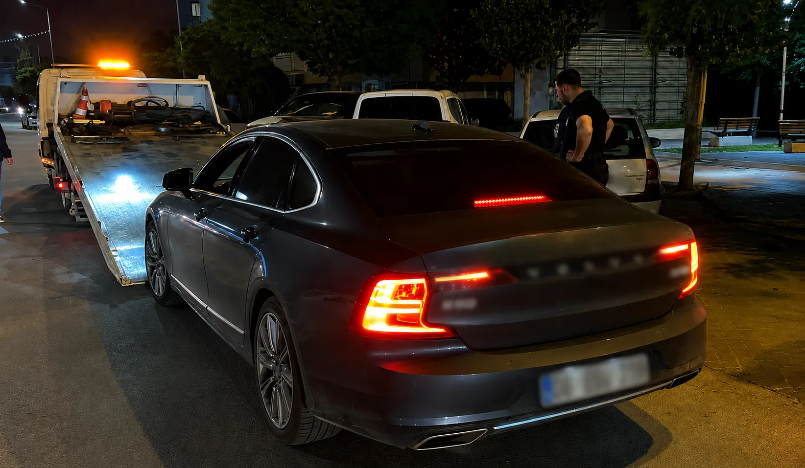 Polisin 'dur' ihtarına uymadı, çakarlı araçla kaçtı! Ehliyetsiz sürücüye 786 bin TL ceza