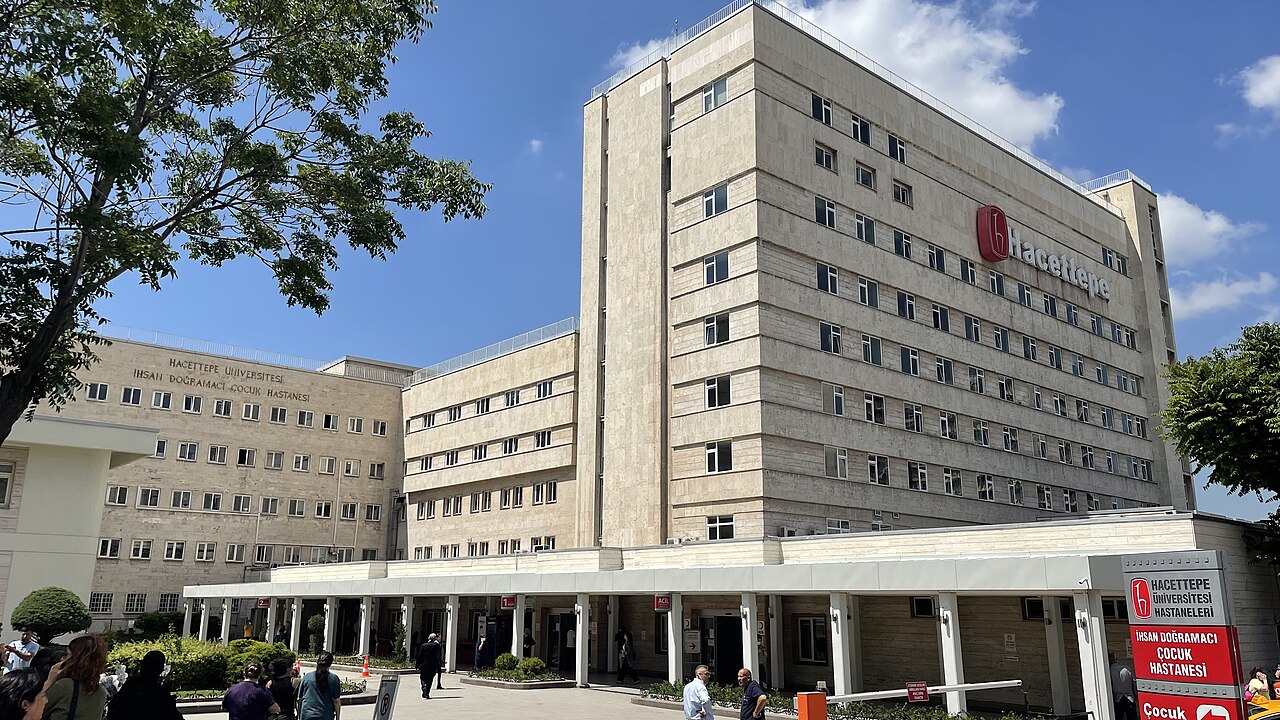 Polisten Kaçan Motosikletli, Bartın Vali Yardımcısına Çarptı