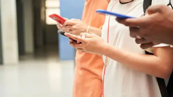 Polonya'da İlkokullarda Cep Telefonu Kullanımı Yasaklandı