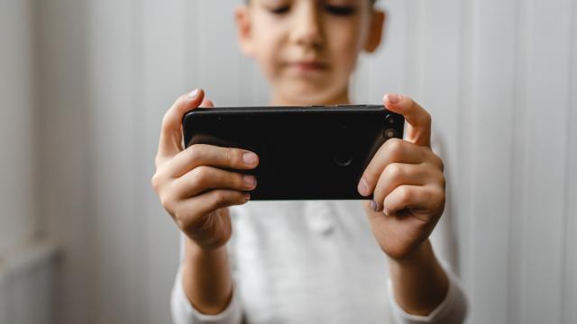 Polonya'da ilkokullarda cep telefonu yasağı geliyor