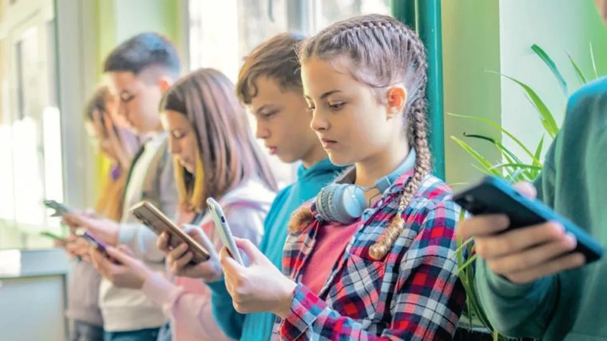 Polonya'da İlkokullarda Cep Telefonu Yasağı Başladı