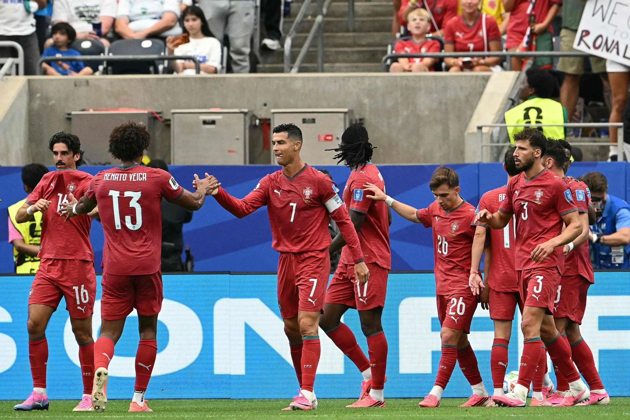 Portekiz'den Özbekistan'a 5-0: Ronaldo damgası