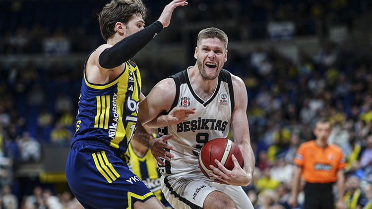 Potada Fenerbahçe ile Beşiktaş şampiyonluk için kapışıyor