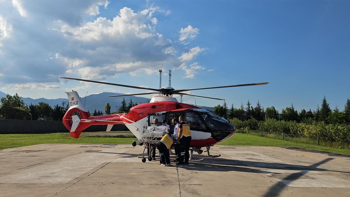 Prematüre ikizin sağlık mücadelesi: Helikopter ambulansla Niğde'ye sevk
