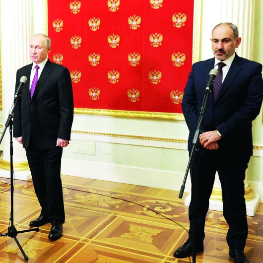 Putin ve Paşinyan Kritik Zirvede Buluştu: Ermenistan'ın Batı'ya Açılımı Moskova'yı Harekete Geçirdi