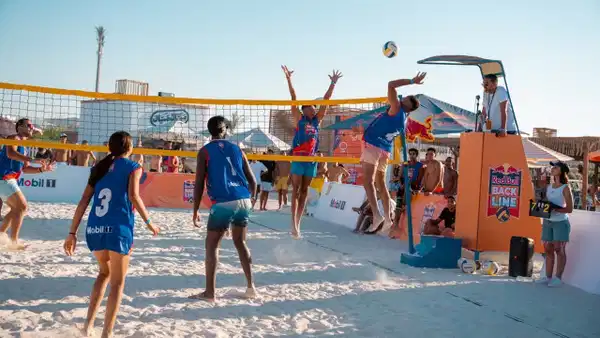 Red Bull Back Line ile Voleybol Heyecanı Kumsala Taşınıyor