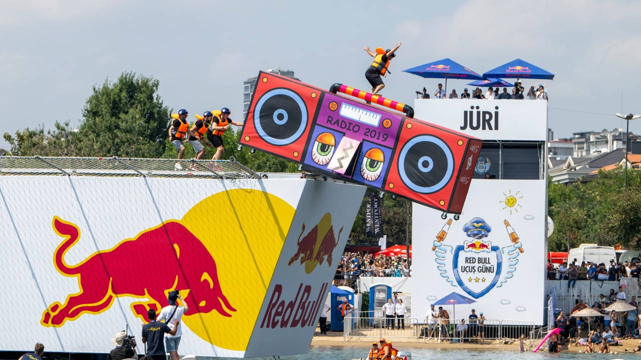 Red Bull Uçuş Günü İstanbul'da Rüzgarı Arkasına Alıyor
