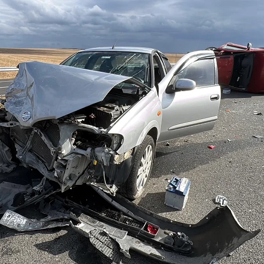 Refüje Çarpan Otomobile Arkadan Çarpan Araç Takla Attı: 4 Yaralı