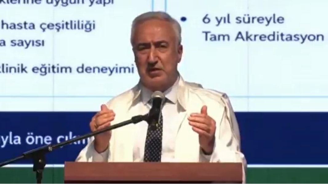 Rektör Zülfikar'dan mezunlara 'evlilik ve çocuk' çağrısı