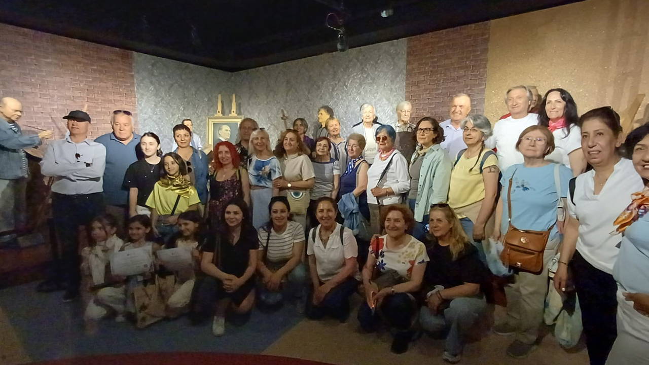 Ressam İmren Erşen'in Balmumu Heykeli Eskişehir'de Açıldı