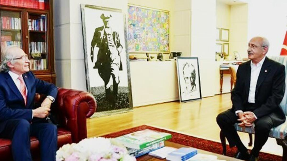 Ressam Saykan, CHP'ye hediye ettiği Atatürk tablolarını geri aldı