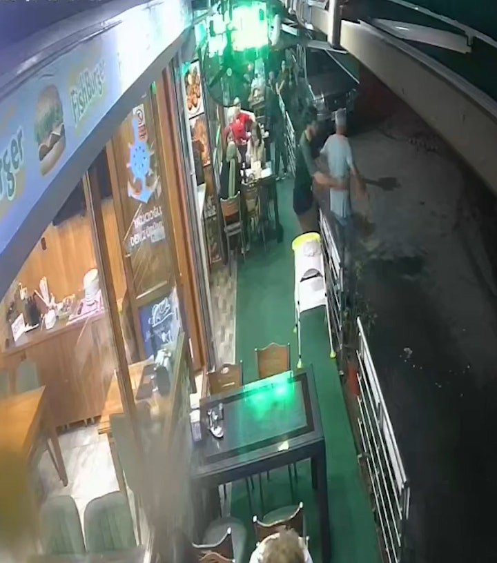 Restoran Sahibi Heimlich Manevrasıyla Müşteriyi Kurtardı