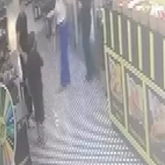Restoran sahibi Heimlich manevrasıyla nefes borusuna yiyecek kaçan çocuğu kurtardı