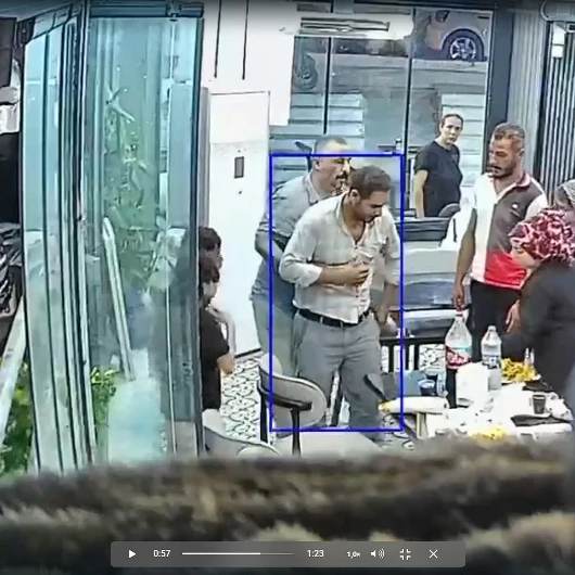 Reyhanlı'da Döner Yerken Boğaza Et Kaçtı: İşletmeci Heimlich Manevrasıyla Kurtardı