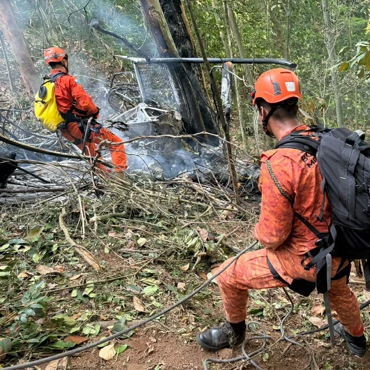 Rio'da Turist Helikopteri Ormana Düştü: 4 Ölü