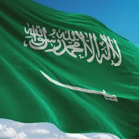Riyad'da Erken Uyarı Sistemi Devreye Girdi: 3 Patlama Sesi