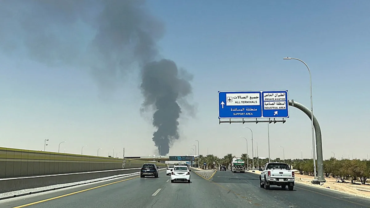 Riyad Havalimanı'na saldırı: 4. Terminal'de yangın